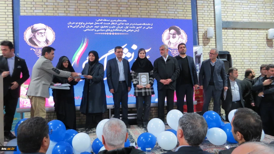 دکتر نیکزاد، نایب رئیس مجلس شورای اسلامی در مراسم گرامی‌داشت روز دانشجو :

دانشجو و دانشگاه باید پرسشگر، هوشمند و سازنده جامعه باشند 8