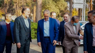 با حضور دکتر غلامرضا زمانی
نشست سراسری معاونین اداری مالی و مدیریت منابع و عاملین مالی واحدهای استانی دانشگاه ملی مهارت در یزد برگزار شد. 3