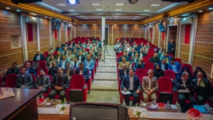 با حضور دکتر غلامرضا زمانی
نشست سراسری معاونین اداری مالی و مدیریت منابع و عاملین مالی واحدهای استانی دانشگاه ملی مهارت در یزد برگزار شد. 5