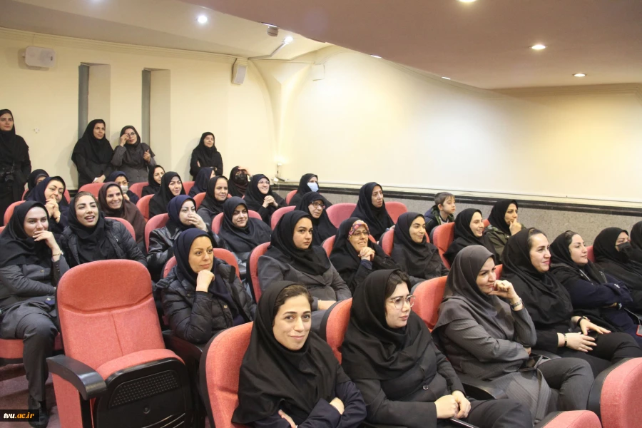 با حضور رئیس و هیئت ریسه دانشگاه ملی مهارت:

جشن میلاد حضرت فاطمه(س) و گرامیداشت مقام والای زن و روز مادر برگزار شد. 9