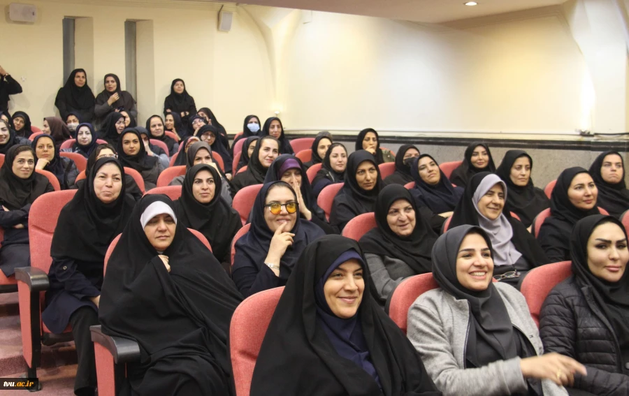 با حضور رئیس و هیئت ریسه دانشگاه ملی مهارت:

جشن میلاد حضرت فاطمه(س) و گرامیداشت مقام والای زن و روز مادر برگزار شد. 11
