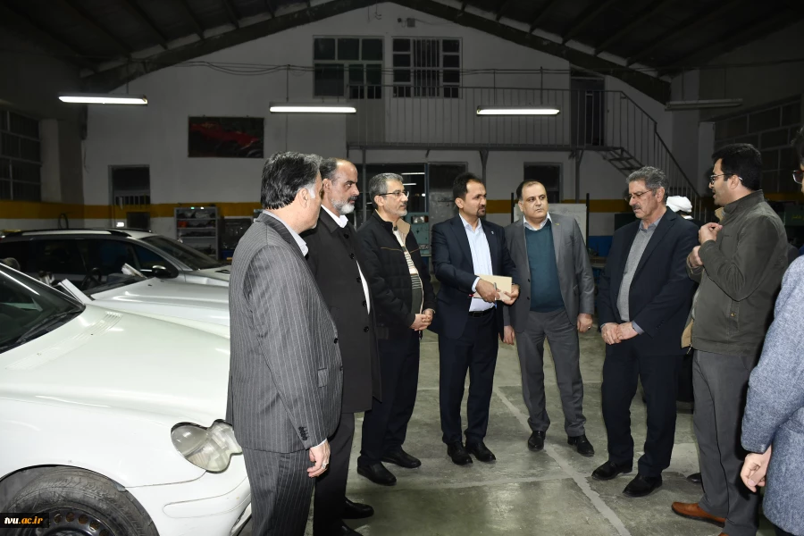 در بازدید رئیس دانشگاه ملی مهارت از مرکز رشد واحدهای فناور کردستان مطرح شد:

تجاری‌سازی ایده‌های مهارت‌محور، پیشران اشتغال‌زایی پایدار است. 4