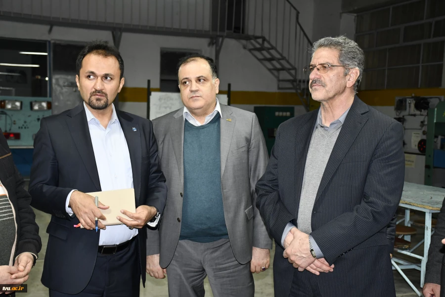 در بازدید رئیس دانشگاه ملی مهارت از مرکز رشد واحدهای فناور کردستان مطرح شد:

تجاری‌سازی ایده‌های مهارت‌محور، پیشران اشتغال‌زایی پایدار است. 3