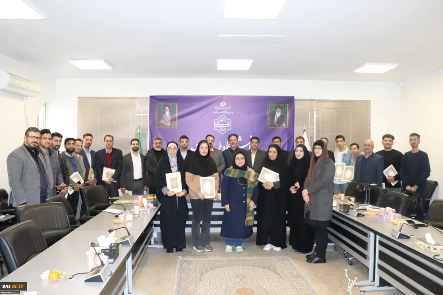 با حضور مدیرکل پژوهش و فناوری دانشگاه ملی مهارت 

مراسم تجلیل از پژوهشگران برتر دانشگاه ملی مهارت فارس برگزار شد

  2