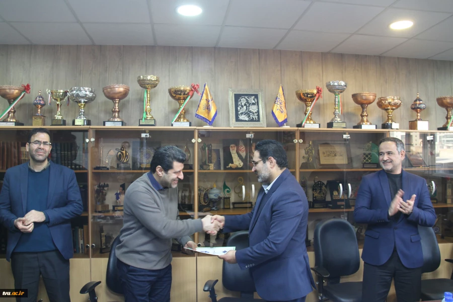 با حضور دکتر جعفری کرمانی‌پور؛
نشست صمیمانه حوزه معاونت فرهنگی و دانشجویی به مناسبت ولادت حضرت علی(ع) و روز مرد برگزار شد 3