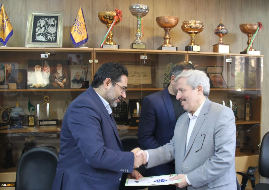 با حضور دکتر جعفری کرمانی‌پور؛
نشست صمیمانه حوزه معاونت فرهنگی و دانشجویی به مناسبت ولادت حضرت علی(ع) و روز مرد برگزار شد 5