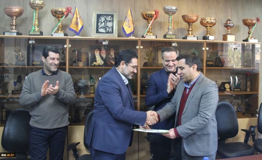 با حضور دکتر جعفری کرمانی‌پور؛
نشست صمیمانه حوزه معاونت فرهنگی و دانشجویی به مناسبت ولادت حضرت علی(ع) و روز مرد برگزار شد 7