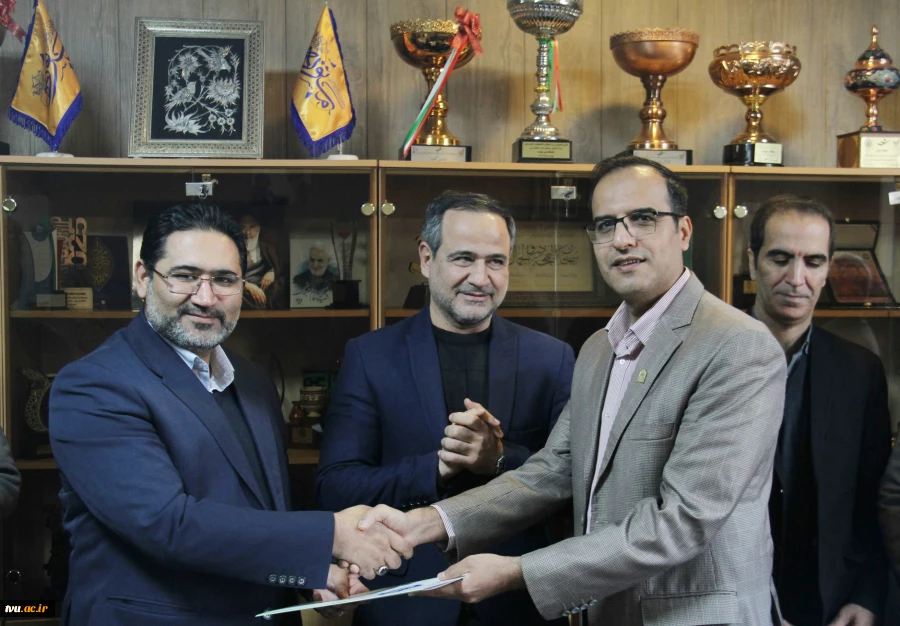 با حضور دکتر جعفری کرمانی‌پور؛
نشست صمیمانه حوزه معاونت فرهنگی و دانشجویی به مناسبت ولادت حضرت علی(ع) و روز مرد برگزار شد 10