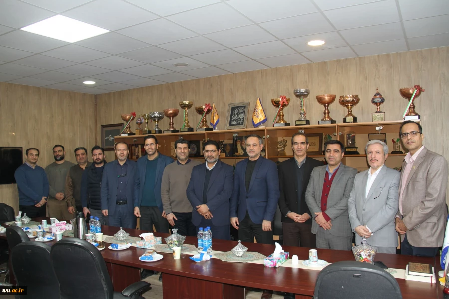 با حضور دکتر جعفری کرمانی‌پور؛
نشست صمیمانه حوزه معاونت فرهنگی و دانشجویی به مناسبت ولادت حضرت علی(ع) و روز مرد برگزار شد 12