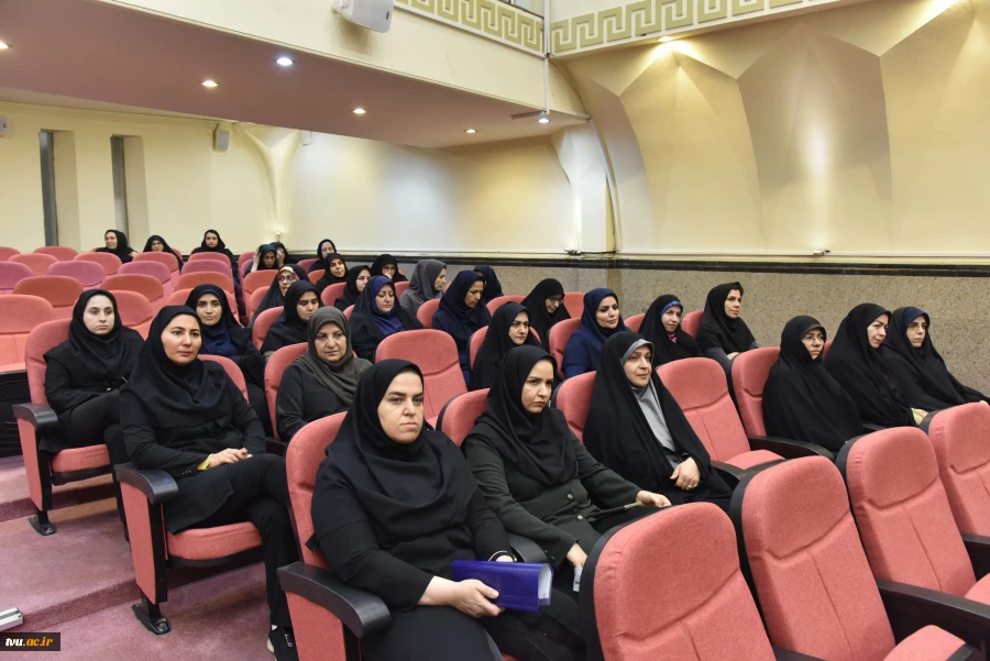 با حضور هیئت رئیسه، مدیران و همکاران سازمان مرکزی برگزار شد؛

جشن میلاد با سعادت امام زمان(عج) و گرامی‌داشت چهل و هفتمین سالگرد پیروزی انقلاب اسلامی 10