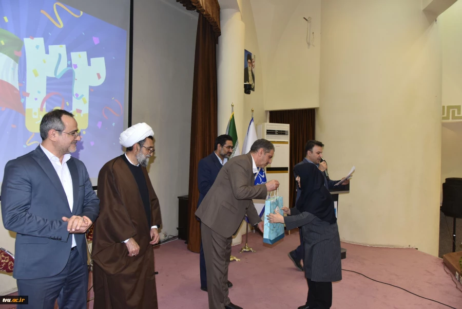 با حضور هیئت رئیسه، مدیران و همکاران سازمان مرکزی برگزار شد؛

جشن میلاد با سعادت امام زمان(عج) و گرامی‌داشت چهل و هفتمین سالگرد پیروزی انقلاب اسلامی 18