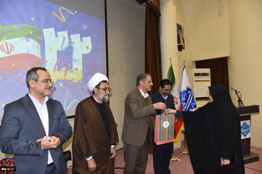 با حضور هیئت رئیسه، مدیران و همکاران سازمان مرکزی برگزار شد؛

جشن میلاد با سعادت امام زمان(عج) و گرامی‌داشت چهل و هفتمین سالگرد پیروزی انقلاب اسلامی 23