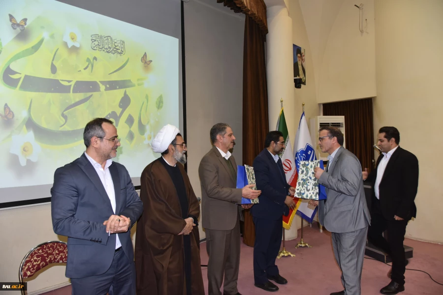 با حضور هیئت رئیسه، مدیران و همکاران سازمان مرکزی برگزار شد؛

جشن میلاد با سعادت امام زمان(عج) و گرامی‌داشت چهل و هفتمین سالگرد پیروزی انقلاب اسلامی 30