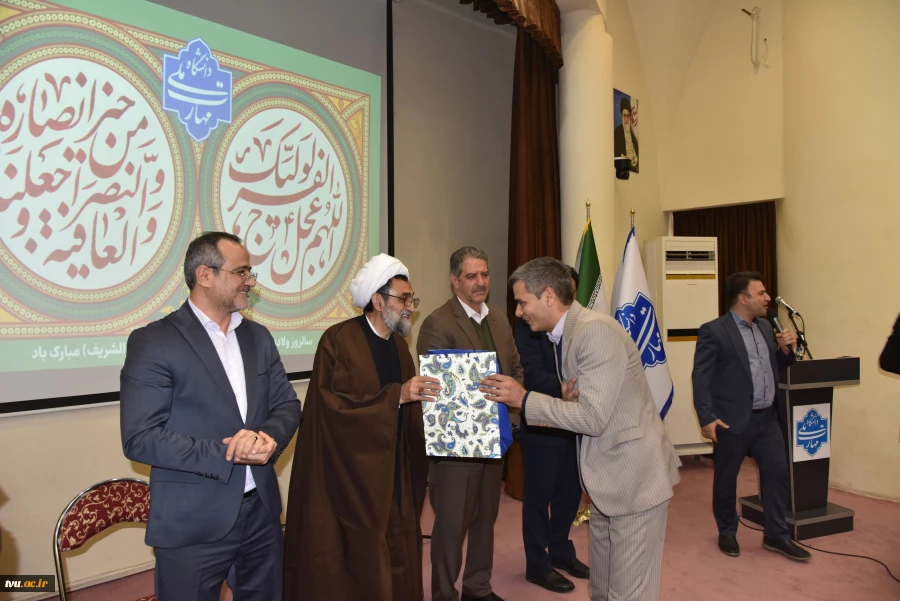 با حضور هیئت رئیسه، مدیران و همکاران سازمان مرکزی برگزار شد؛

جشن میلاد با سعادت امام زمان(عج) و گرامی‌داشت چهل و هفتمین سالگرد پیروزی انقلاب اسلامی 31