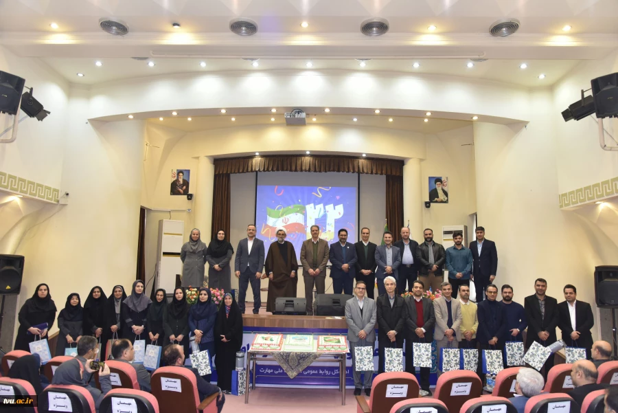 با حضور هیئت رئیسه، مدیران و همکاران سازمان مرکزی برگزار شد؛

جشن میلاد با سعادت امام زمان(عج) و گرامی‌داشت چهل و هفتمین سالگرد پیروزی انقلاب اسلامی 32