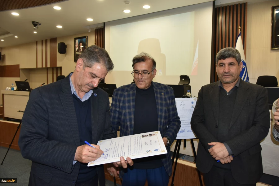 برگزاری چهارمین جلسه بنیاد حامیان دانشگاه ملی مهارت با حضور خیرین و مسئولان دانشگاه 13