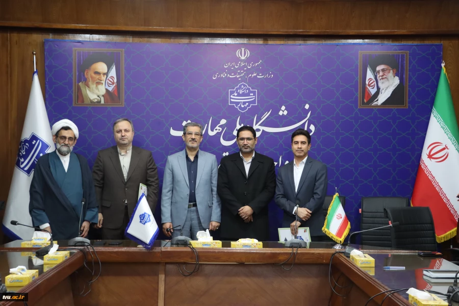 با حضور معاون آموزشی، معاون فرهنگی و دانشجویی و مسئول نهاد مقام معظم رهبری(مدظله) در دانشگاه ملی مهارت کشور؛

 مراسم تکریم و معارفه سرپرست دانشگاه ملی مهارت واحد استانی تهران و دانشکده فنی انقلاب اسلامی برگزار شد
 7
