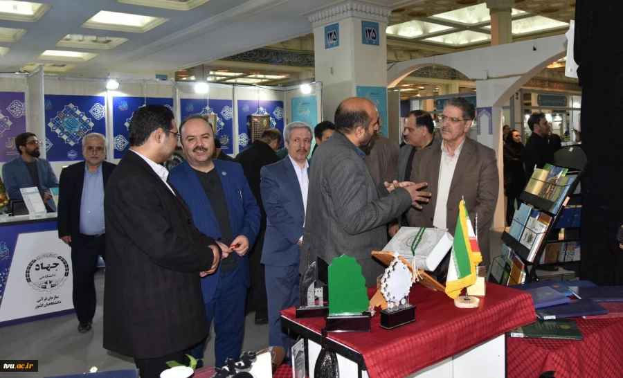 با حضور دکتر زمانی افتتاح شد؛

بخش دانشگاهی سی و سومین نمایشگاه بین‌المللی قرآن کریم با میزبانی دانشگاه ملی مهارت 16