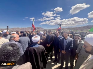 حضور آقای خالدی مدیر کل برنامه بودجه، تحول اداری و بهره وری در مراسم تشییع و خاکسپاری شهید هاشم میری بُقال 4