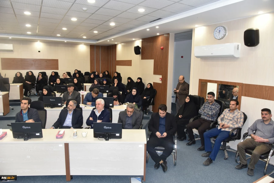 نشست رئیس دانشگاه با کارکنان  6