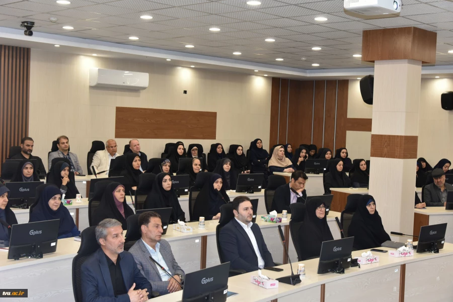 نشست رئیس دانشگاه با کارکنان  9