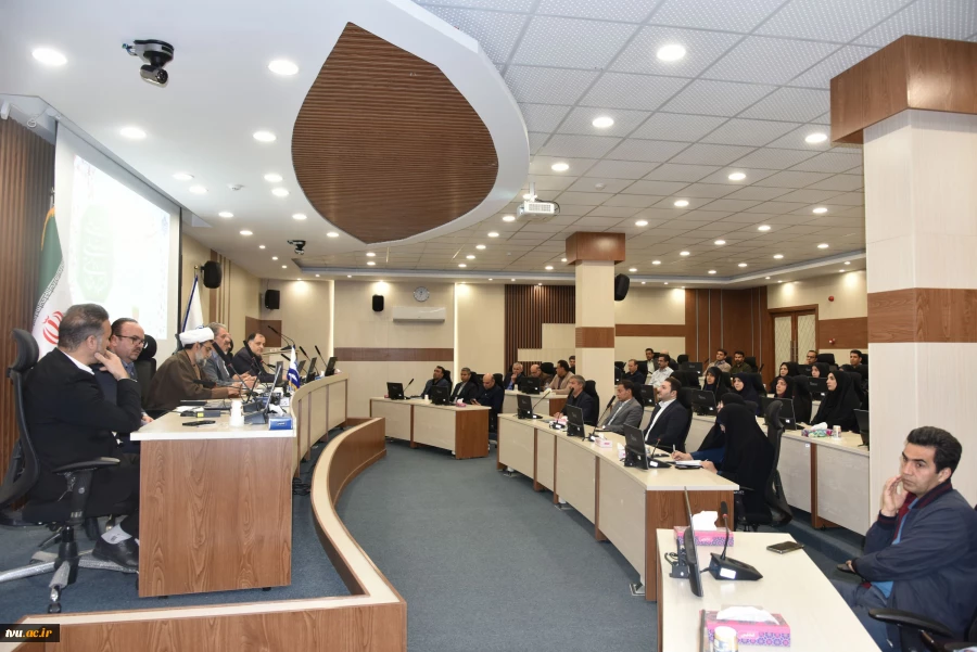 نشست رئیس دانشگاه با کارکنان  12
