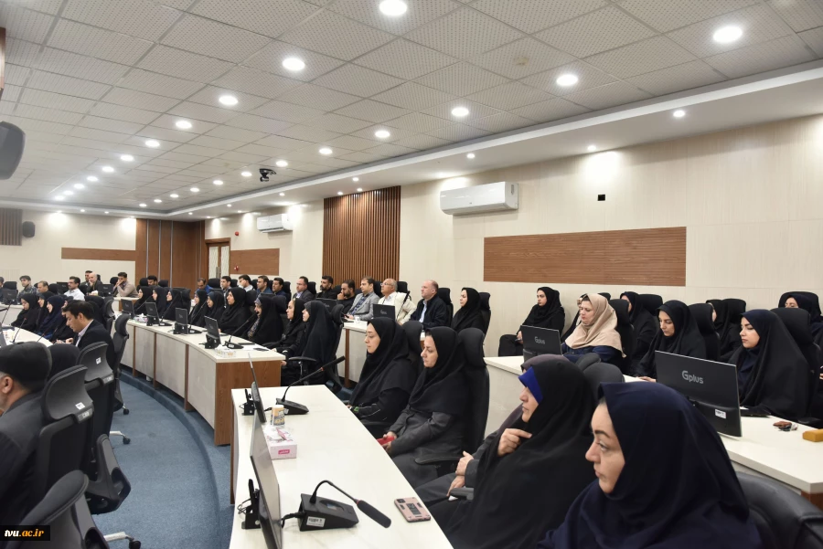 نشست رئیس دانشگاه با کارکنان  14