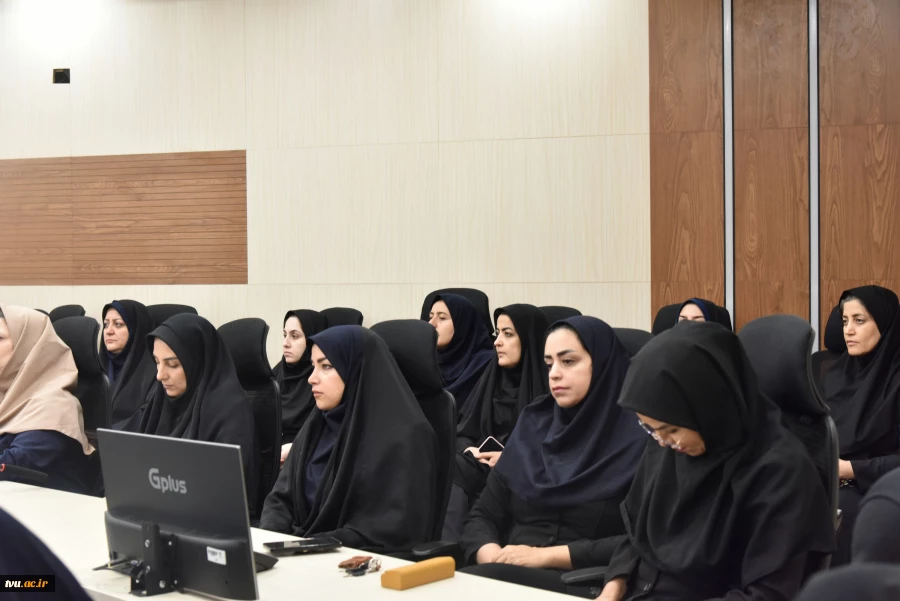 نشست رئیس دانشگاه با کارکنان  15