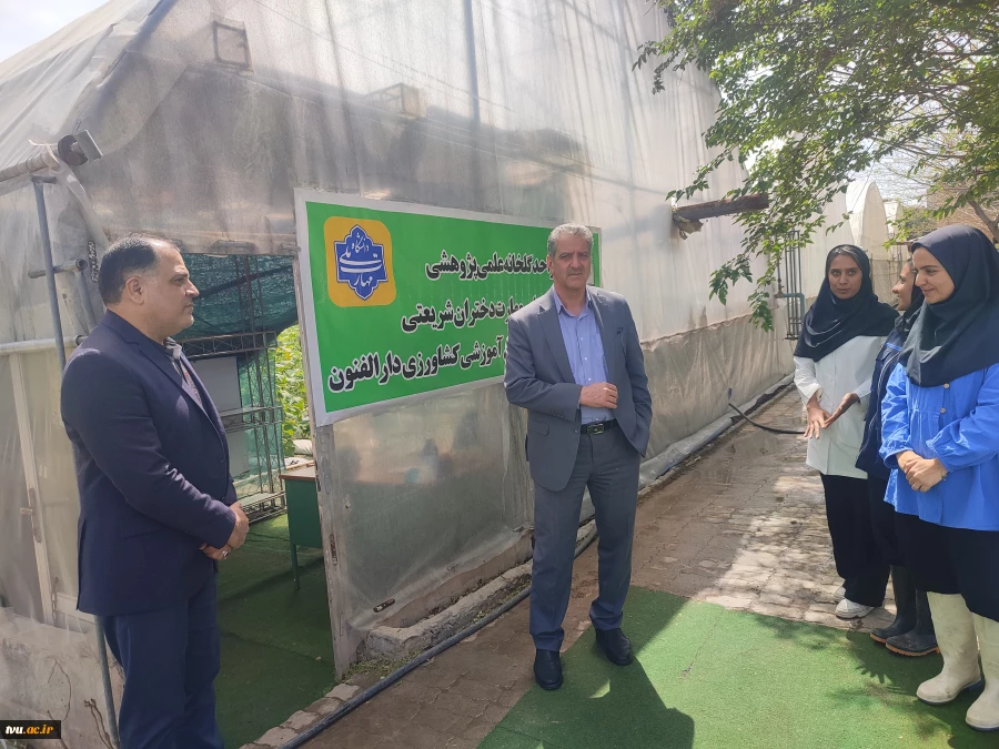 حضور ریاست دانشگاه ملی مهارت در دانشکده دختران دکتر شریعتی تهران و بازدید از گلخانه دانشکده 5