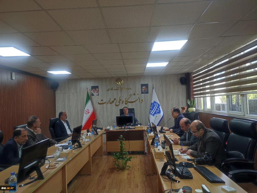 سومین جلسه برخط رئیس دانشگاه ملی مهارت با نماینده‌های کارمندان 21 واحد استانی 2