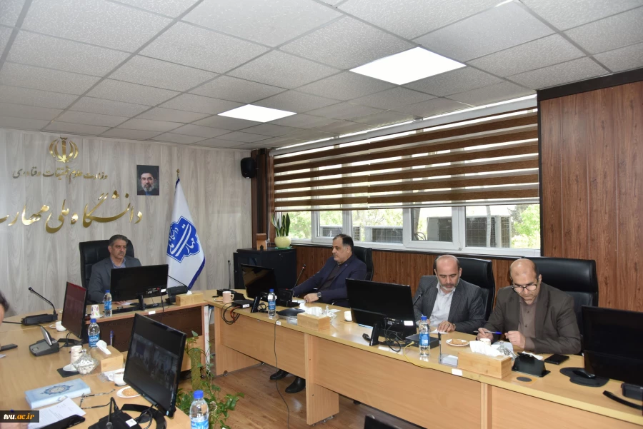 سومین جلسه برخط رئیس دانشگاه ملی مهارت با نماینده‌های کارمندان 21 واحد استانی 30