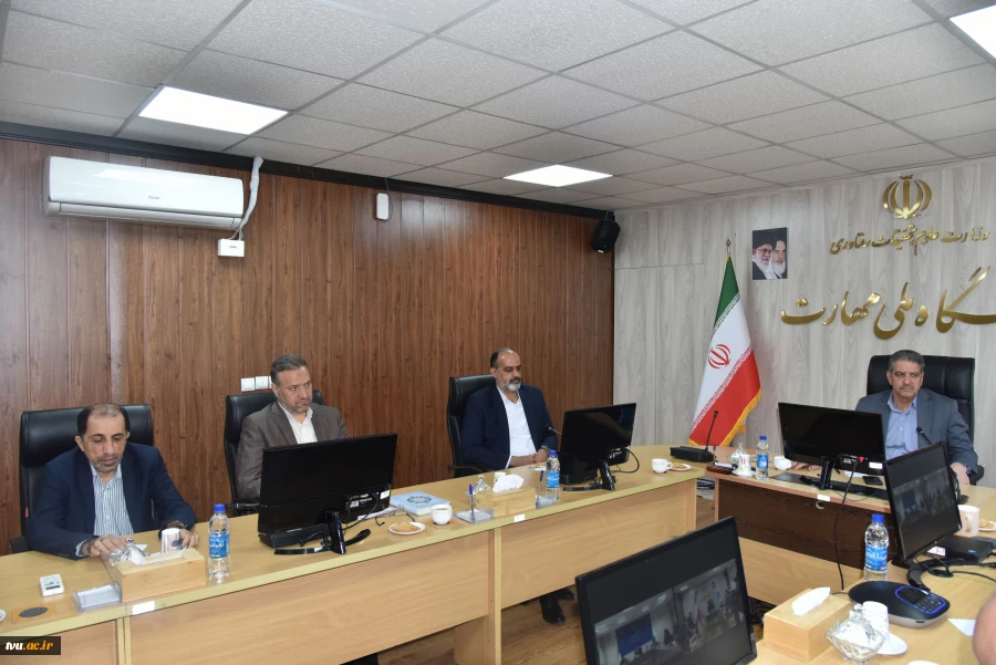 سومین جلسه برخط رئیس دانشگاه ملی مهارت با نماینده‌های کارمندان 21 واحد استانی 33
