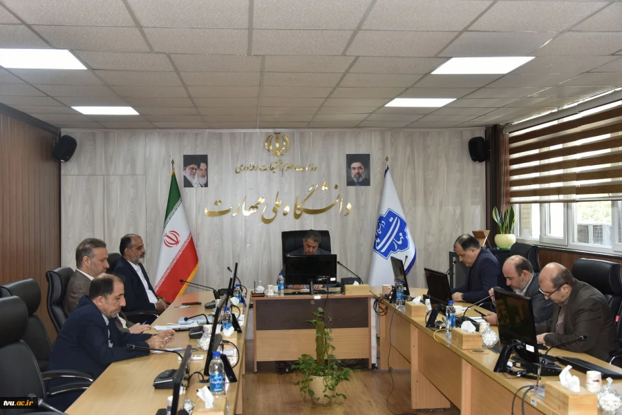 سومین جلسه برخط رئیس دانشگاه ملی مهارت با نماینده‌های کارمندان 21 واحد استانی 35