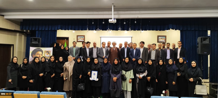 رئیس دانشگاه ملی مهارت در آیین تجلیل از سرآمدان آموزشی دانشگاه ملی مهارت واحد استانی اصفهان: 

تدوین مسیرهای آموزشی مبتنی بر چارچوب‌های ملی و بین‌المللی صلاحیت حرفه‌ای و همچنین سند آمایش رشته‌های مهارتی در دستور کار دانشگاه قرار دارد. 4
