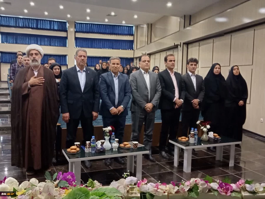 رئیس دانشگاه ملی مهارت در آیین تجلیل از سرآمدان آموزشی دانشگاه ملی مهارت واحد استانی اصفهان: 

تدوین مسیرهای آموزشی مبتنی بر چارچوب‌های ملی و بین‌المللی صلاحیت حرفه‌ای و همچنین سند آمایش رشته‌های مهارتی در دستور کار دانشگاه قرار دارد. 5