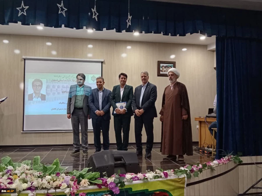 رئیس دانشگاه ملی مهارت در آیین تجلیل از سرآمدان آموزشی دانشگاه ملی مهارت واحد استانی اصفهان: 

تدوین مسیرهای آموزشی مبتنی بر چارچوب‌های ملی و بین‌المللی صلاحیت حرفه‌ای و همچنین سند آمایش رشته‌های مهارتی در دستور کار دانشگاه قرار دارد. 10