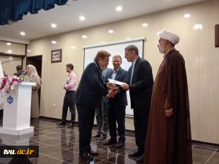 رئیس دانشگاه ملی مهارت در آیین تجلیل از سرآمدان آموزشی دانشگاه ملی مهارت واحد استانی اصفهان: 

تدوین مسیرهای آموزشی مبتنی بر چارچوب‌های ملی و بین‌المللی صلاحیت حرفه‌ای و همچنین سند آمایش رشته‌های مهارتی در دستور کار دانشگاه قرار دارد. 11
