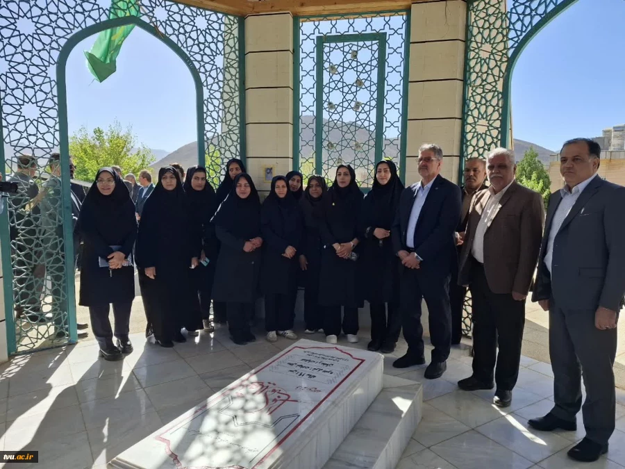 دکتر زمانی در آیین تجلیل از سرآمدان آموزشی: 

سرآمدی آموزشی در دانشگاه ملی مهارت یعنی تبدیل دانش به مهارت و مهارت به اشتغال 4