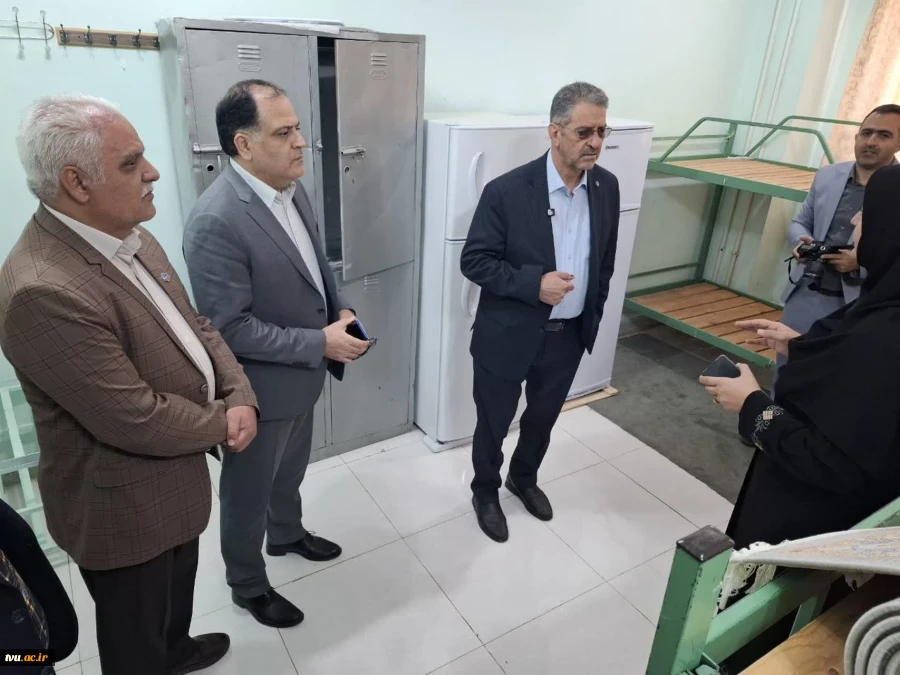 دکتر زمانی در آیین تجلیل از سرآمدان آموزشی: 

سرآمدی آموزشی در دانشگاه ملی مهارت یعنی تبدیل دانش به مهارت و مهارت به اشتغال 6