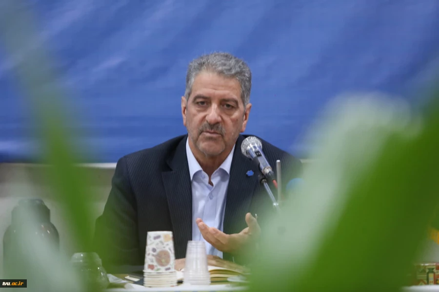 دکتر زمانی در آیین تجلیل از سرآمدان آموزشی: 

سرآمدی آموزشی در دانشگاه ملی مهارت یعنی تبدیل دانش به مهارت و مهارت به اشتغال 14