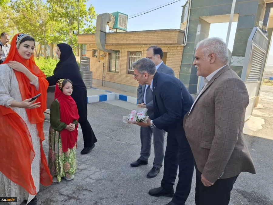 دکتر زمانی در آیین تجلیل از سرآمدان آموزشی: 

سرآمدی آموزشی در دانشگاه ملی مهارت یعنی تبدیل دانش به مهارت و مهارت به اشتغال 20