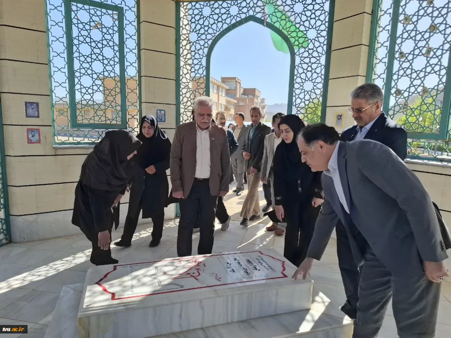 دکتر زمانی در آیین تجلیل از سرآمدان آموزشی: 

سرآمدی آموزشی در دانشگاه ملی مهارت یعنی تبدیل دانش به مهارت و مهارت به اشتغال 22