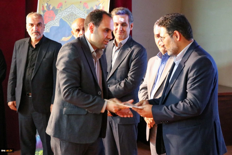 با حضور معاون فرهنگی و دانشجویی برگزار شد:

همزمان با تجلیل از سرآمدان آموزشی آیین تکریم رئیس پیشین و معارفه سرپرست واحد استان مازندران 3