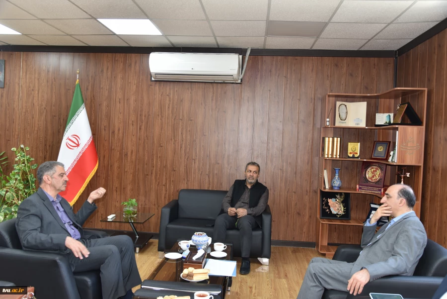 دیدار و گفت‌وگوی دکتر زمانی، رئیس دانشگاه ملی مهارت و دکتر فخر موسوی، مدیرکل حوزه ریاست، روابط عمومی و هماهنگی امور مجلس و استان‌ها با آقای دکتر محمد مهدی فروردین نماینده مردم شریف فراشبند، فیروزآباد، قیر و کارزین عضو کمیسیون عمران مجلس شورای اسلامی 2