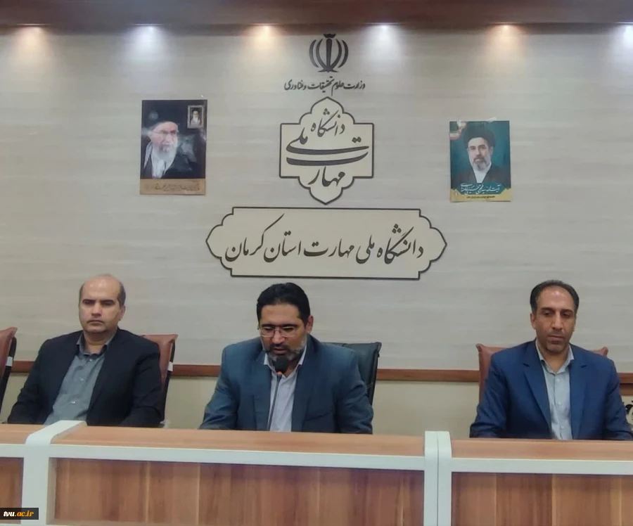 با حضور معاون فرهنگی و دانشجویی دانشگاه ملی مهارت؛ 

آیین تجلیل از سرآمدان دانشگاه ملی مهارت واحد استانی کرمان برگزار شد 3