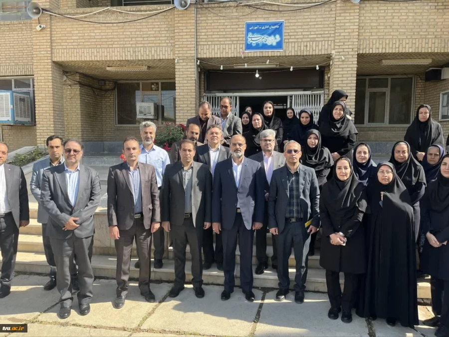 با حضور معاون اداری، مالی و منابع انسانی دانشگاه؛ 

همزمان با تجلیل از سرآمدان آموزشی واحد استانی کرمانشاه، کارگاه کامپیوتر گروه گرافیک افتتاح شد. 2