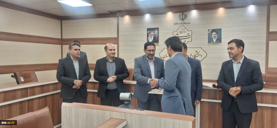 با حضور معاون فرهنگی و دانشجویی دانشگاه ملی مهارت؛ 

آیین تجلیل از سرآمدان دانشگاه ملی مهارت واحد استانی کرمان برگزار شد 6