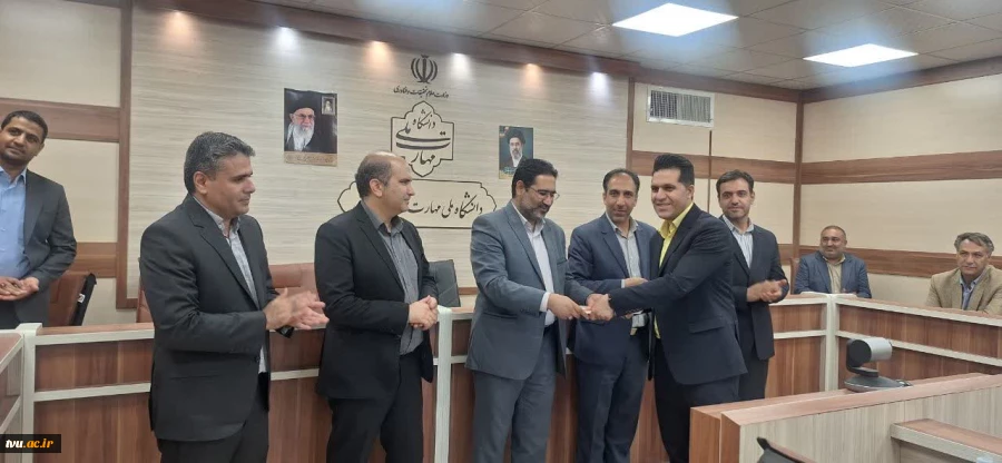 با حضور معاون فرهنگی و دانشجویی دانشگاه ملی مهارت؛ 

آیین تجلیل از سرآمدان دانشگاه ملی مهارت واحد استانی کرمان برگزار شد 8
