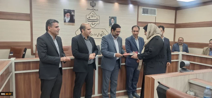 با حضور معاون فرهنگی و دانشجویی دانشگاه ملی مهارت؛ 

آیین تجلیل از سرآمدان دانشگاه ملی مهارت واحد استانی کرمان برگزار شد 9