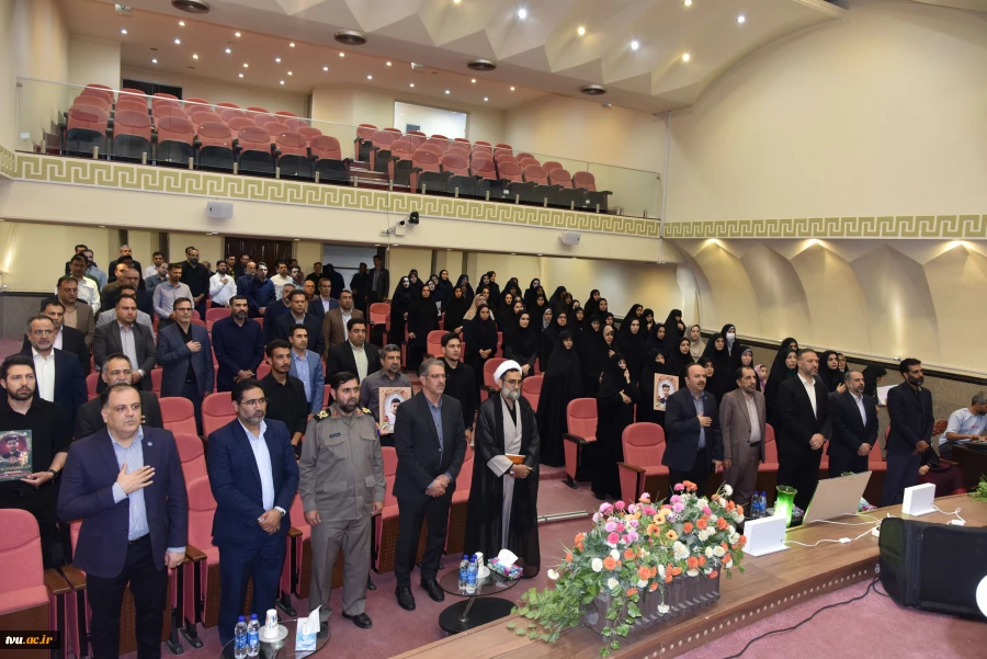 در یادواره شهدای خانواده بزرگ دانشگاه ملی مهارت در جنگ رمضان تأکید شد؛

لزوم بازخوانی سیره شهدا و ثبت میراث ماندگار دفاع مقدس در دانشگاه‌ها 6